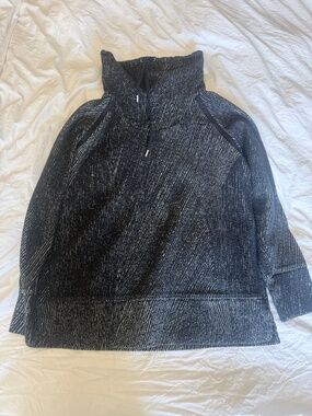 Costco M women's sweatshirt black and white